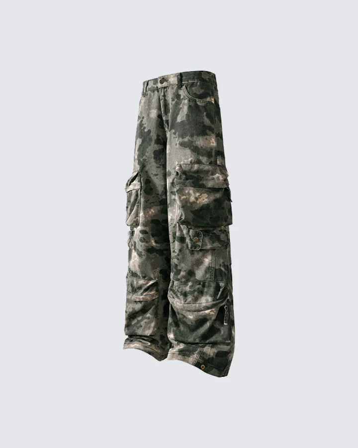 Cargo Pants with Camo Print - Stylish and Practical - Image 2