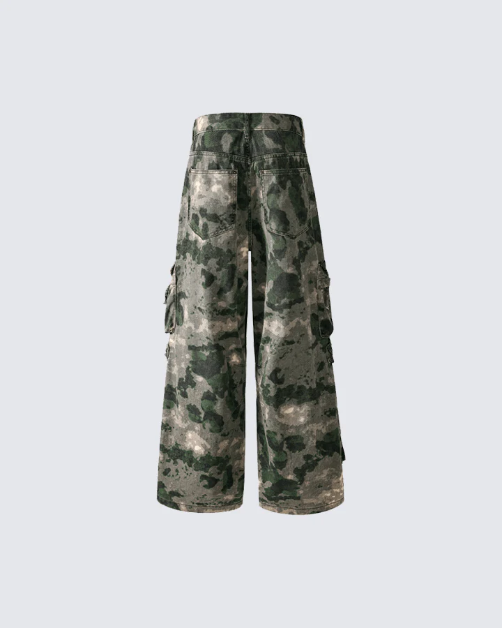 Cargo Pants with Camo Print - Stylish and Practical - Image 3