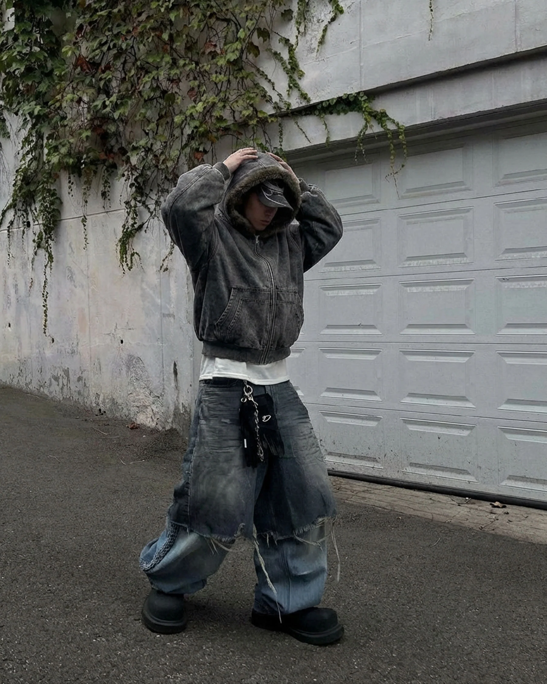 Cropped-Boxy Hoodie in Stone-Washed Cotton - Image 8