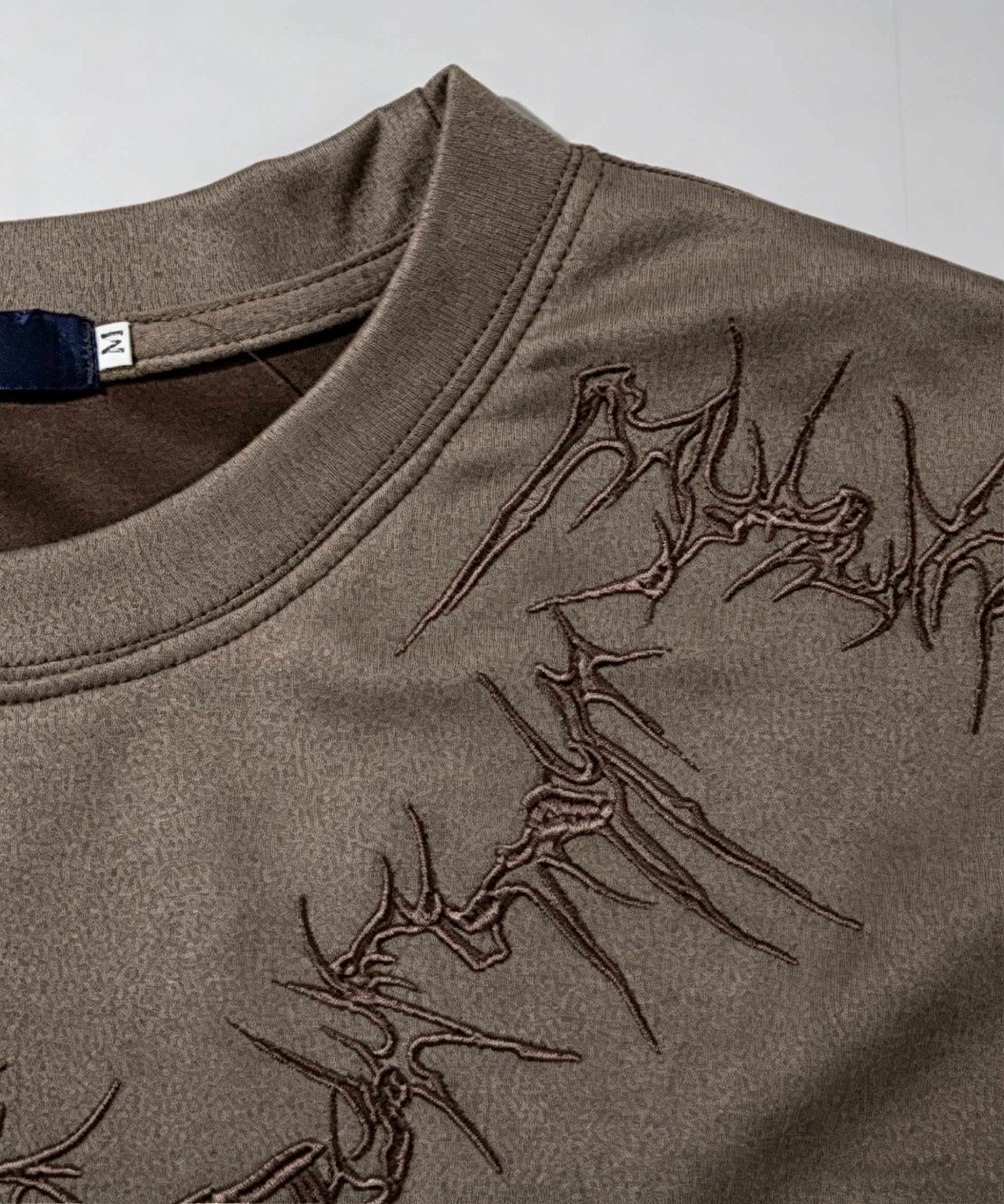 Dark Gothic Thorn Graphic Sleeveless T-Shirt - Image 9