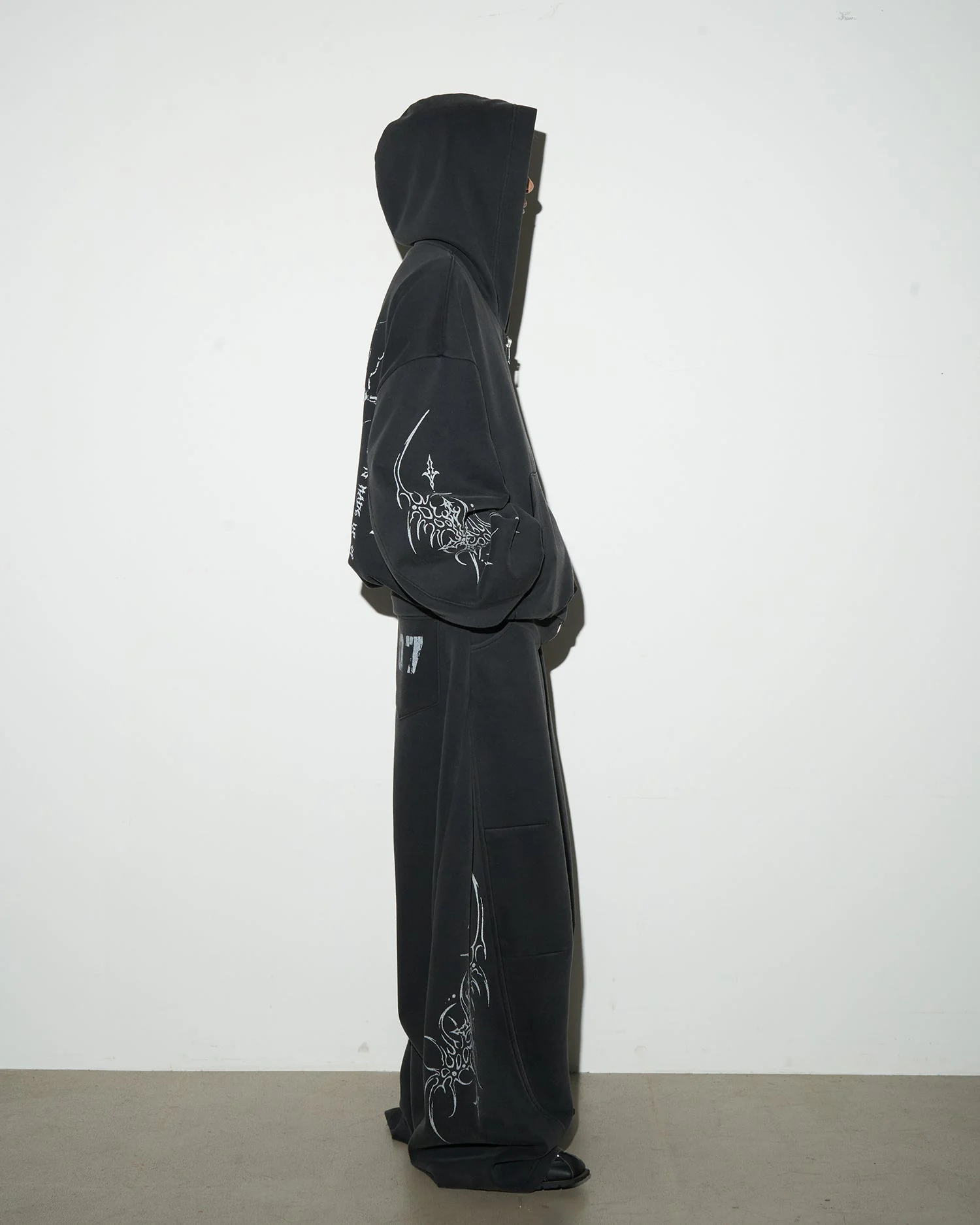Gothic Tree Graphic Oversized Hoodie - Image 6