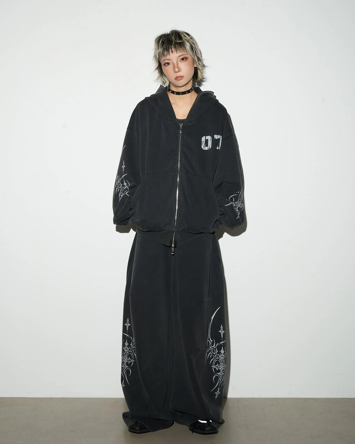 Gothic Tree Graphic Oversized Hoodie - Image 8
