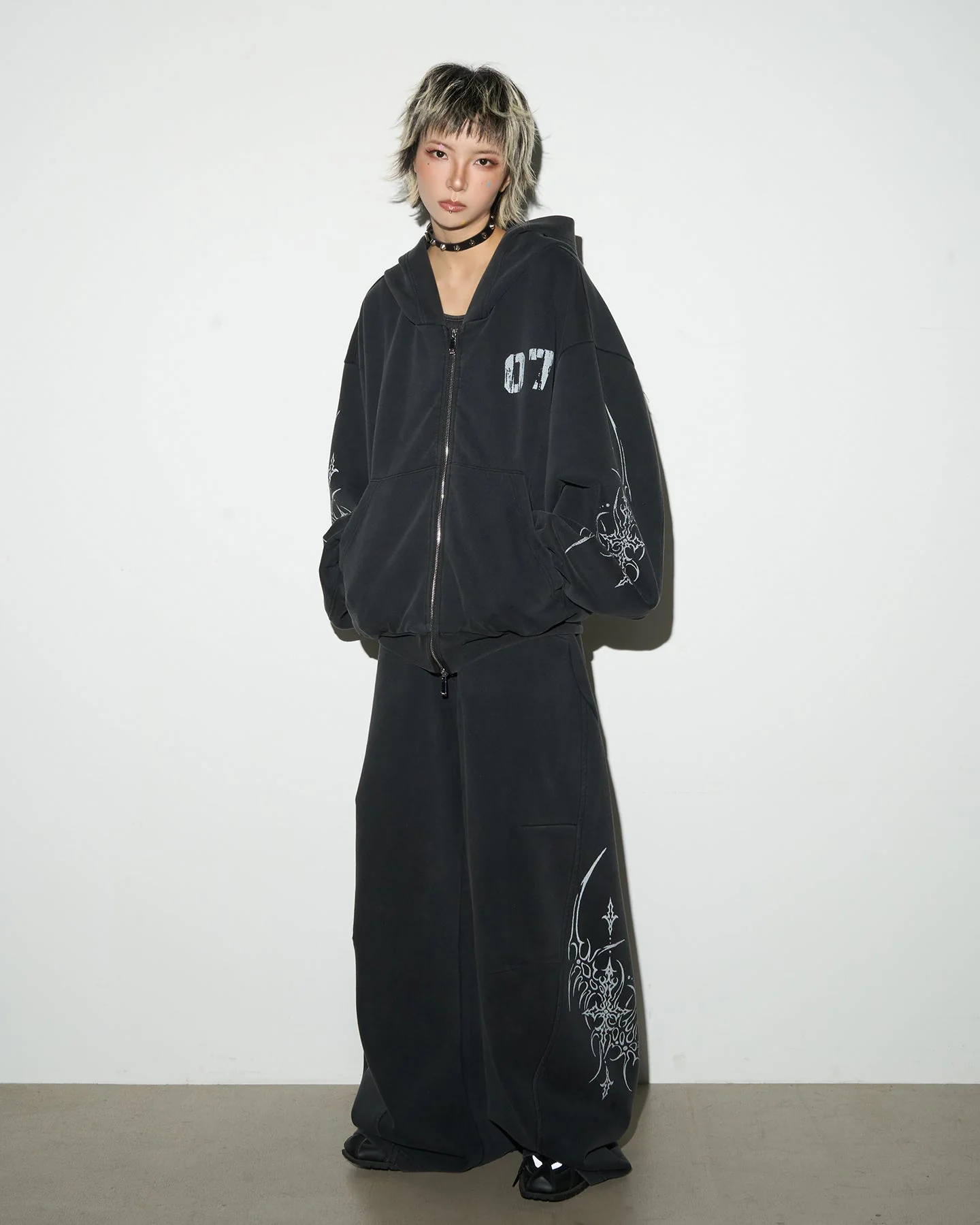 Gothic Tree Graphic Oversized Hoodie - Image 9