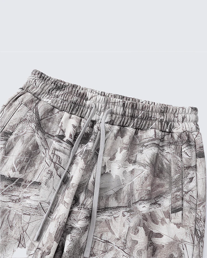 Fleece-Lined Camouflage Print Straight-Leg Pants - Image 4