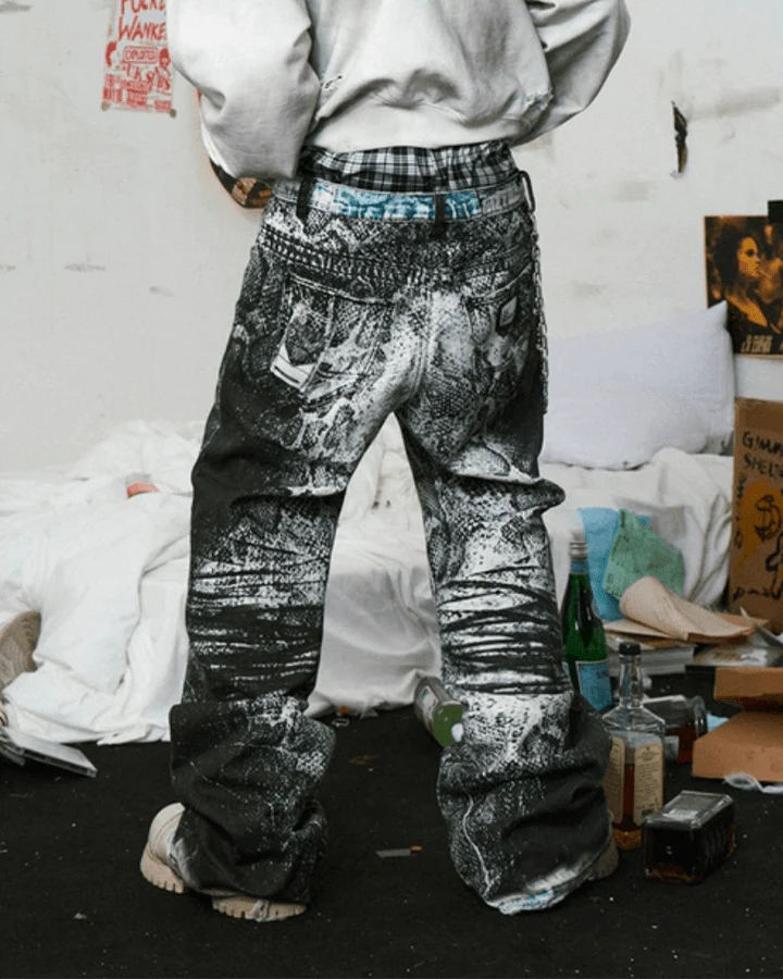 Grunge Snake Print Stacked Washed Jeans - Image 2