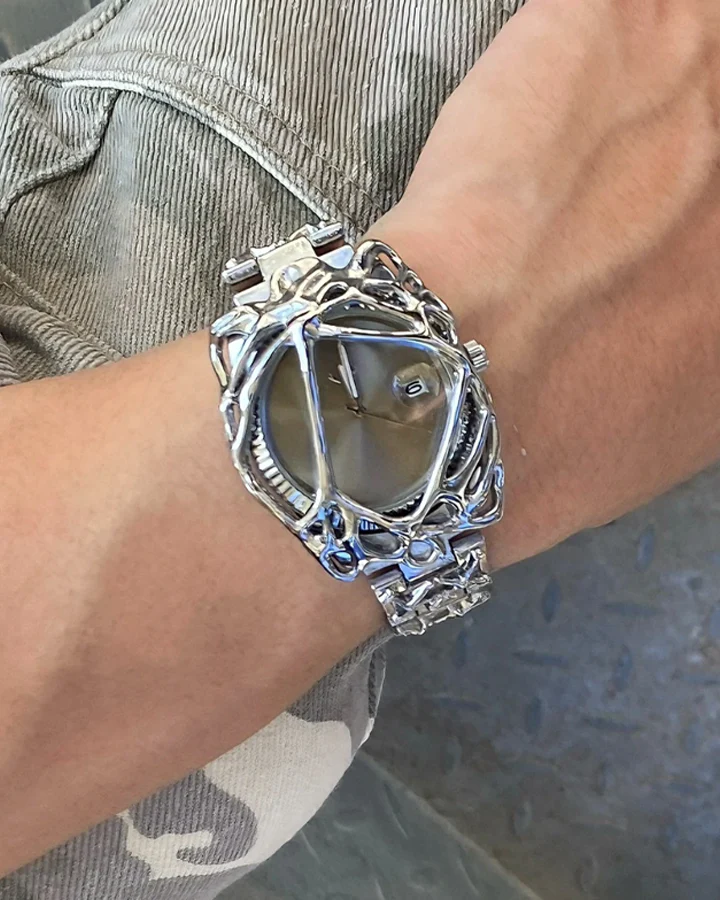 Y2K Abstract Metal Frame Watch - Image 9