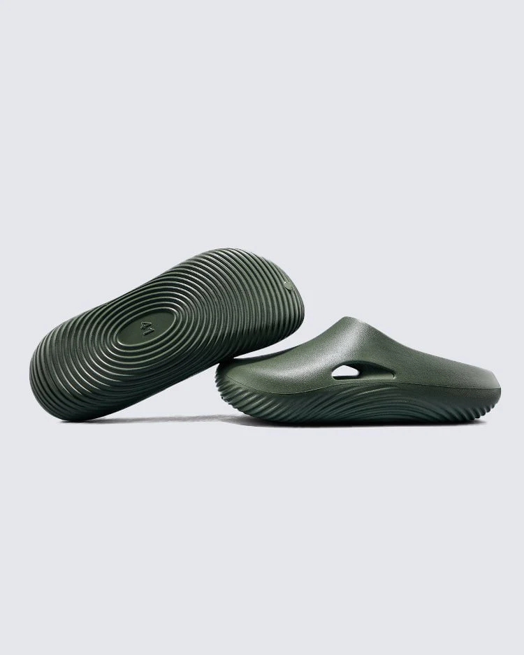 Minimalist Wave Sole Slip-On Sandals - Army Green - Image 4