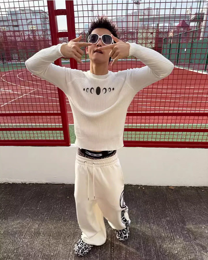New Vintage Slim-Fit Knit Long Sleeve Sweater - Image 16