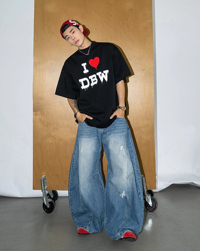 Pleated Blade-Cut Washed Jeans - Image 10