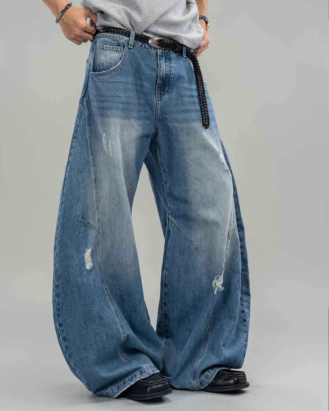 Pleated Blade-Cut Washed Jeans - Image 4