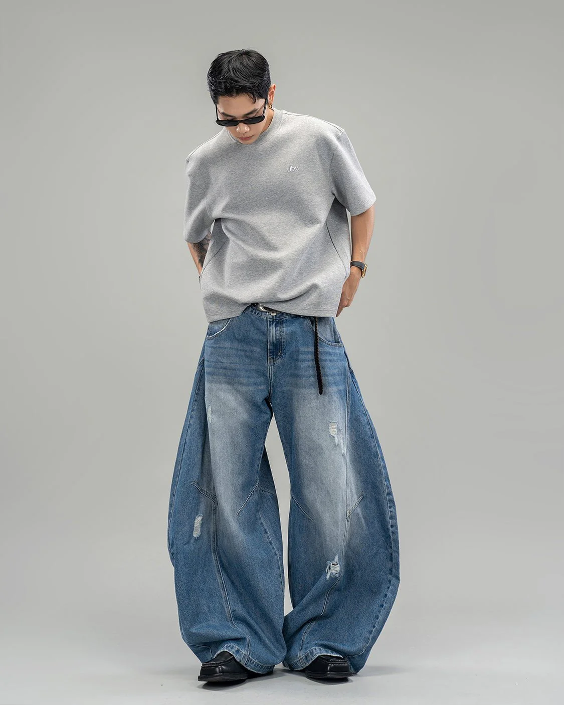 Pleated Blade-Cut Washed Jeans - Image 5