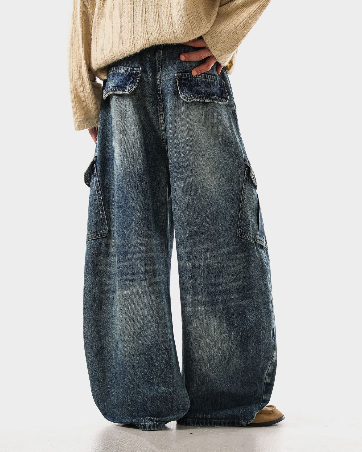 Retro Letter Print Wide-Leg Cargo Jeans - Image 5
