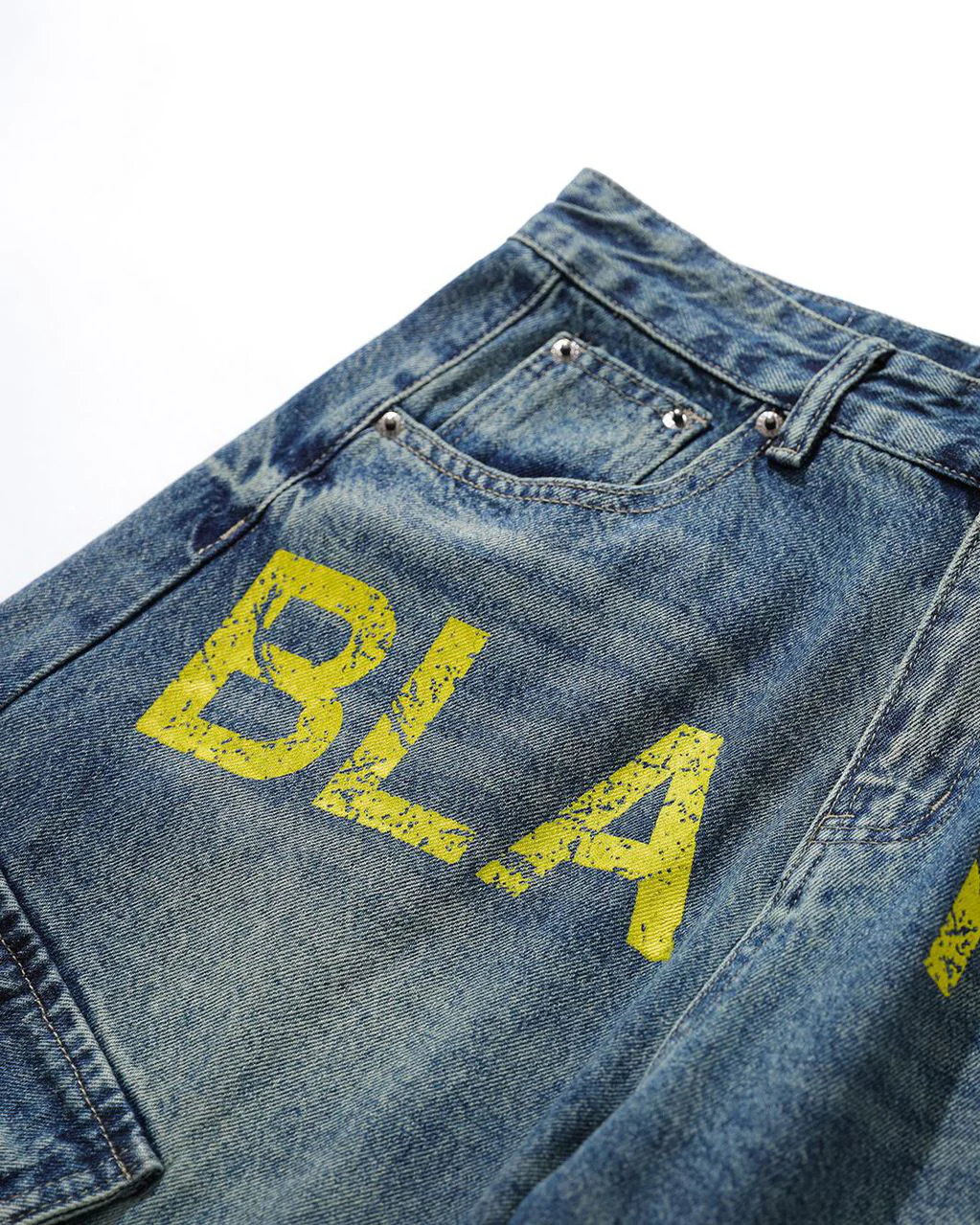 Retro Letter Print Wide-Leg Cargo Jeans - Image 7