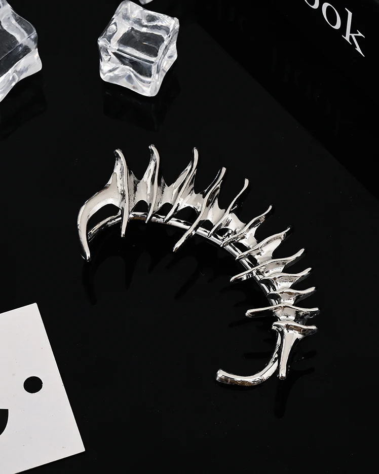 Spine Bone-Inspired Non-Pierced Ear Cuff - Image 4