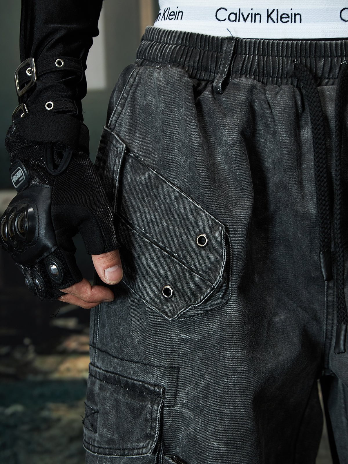Washed Pleated Utility Cargo Pants - Image 7